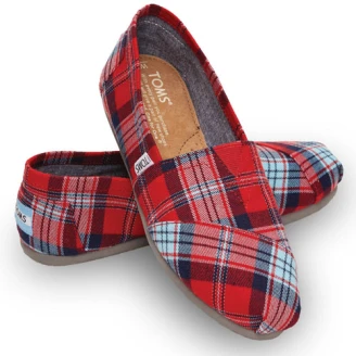 TOMS不敗鞋款再添新花樣 經典蘇格蘭紋Slip-On讓你走到哪都不失色