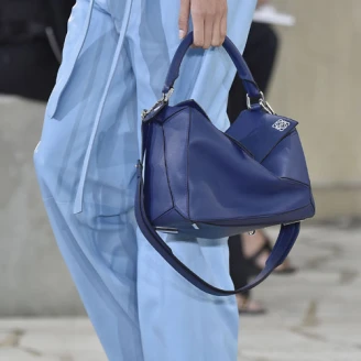 LOEWE全新推出Puzzle手袋 創新結構隨心打造多樣風格