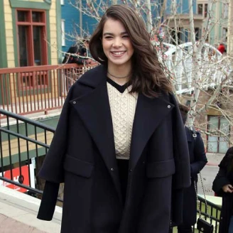 【以層次造溫度】濕濕冷冷照樣穿出歐美女星時髦大牌感