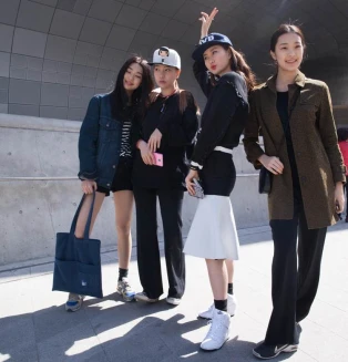 第一手韓國街拍速報! 5個重點抓住韓妞的秀場戰袍解析