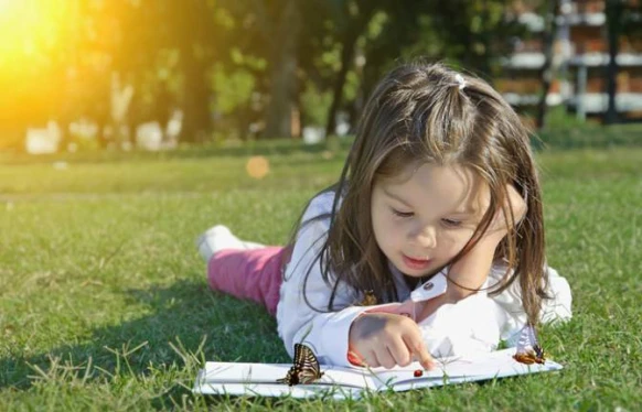 德國父母給小孩的第一個玩具，是書籍