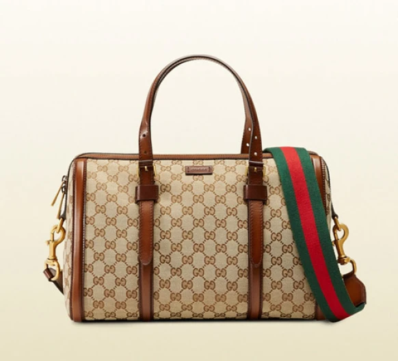 Gucci webbing 重現聖誕風肩背帶！跟著音樂才女Lykke Li去流浪