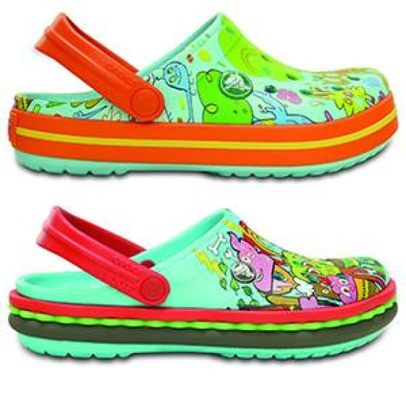 Crocs跨界合作款 逗趣塗鴉打造個人風格時尚!