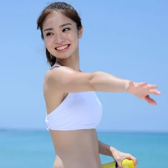 陽光女孩Kimberley豔陽高照也不怕，秘密武器是？