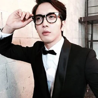 鄭容和扮「金牌特務」帥氣指數破表