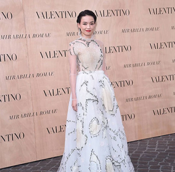 舒淇仙女來下凡！仙氣逼人降臨Valentino羅馬高級訂製服大秀！