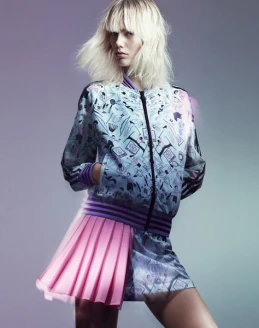 Mary Katrantzou x adidas Originals 全智賢變身未來人種向80's致敬！