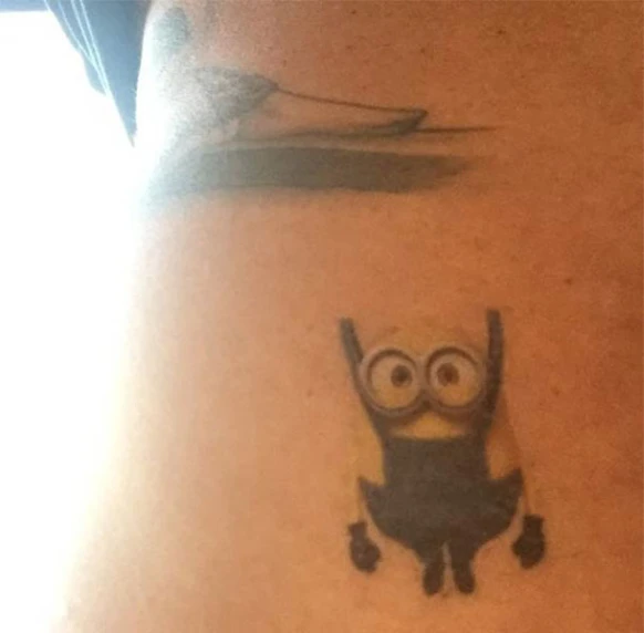 太萌了!貝克漢為愛女小哈潑新增「小小兵」刺青?!