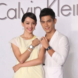 陽光型男戴祖雄與甜心名模王心恬 攜手秀CK情人節新「表」情！