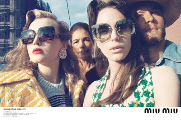 被路人突擊！MIUMIU 2015 秋冬女裝大片，解開紐約浮世繪的無窮魅力