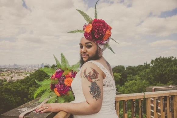 無條件地愛自己，「落腮鬍」少女拍攝唯美婚紗