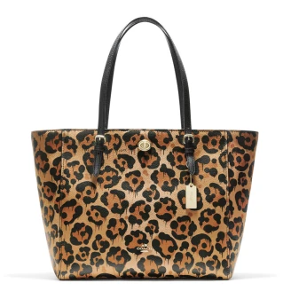 COACH冬裝翻玩重機搖滾！紐約酷女孩提新包大放電