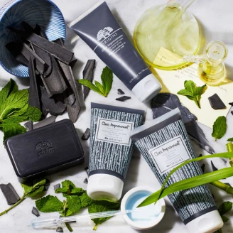 品木宣言泥娃娃活性碳身體保養，毛孔髒污通通吸乾淨！