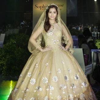 蘇菲雅25周年大秀 任容萱披百萬鉑金奢華婚紗預演夢想婚禮！