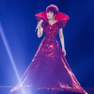 二姐江蕙「祝福」封麥演唱會華麗轉身， 新寵Piaget Rose 優雅相伴