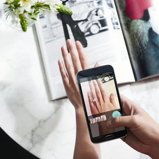 Tiffany的小心機！全新APP讓你在家就能試戴鑽戒過過癮