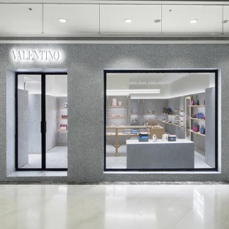 男款配飾不二家 VALENTINO微風店帥氣開幕！