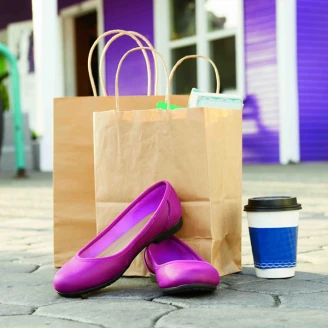 邁開優雅步伐Crocs輕踩換季，時尚輕旅行即將啟程！