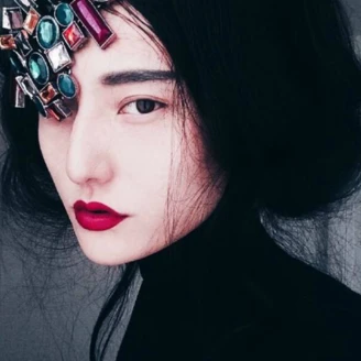 美貌不輸范爺!范冰冰的御用花美男攝影師章元一