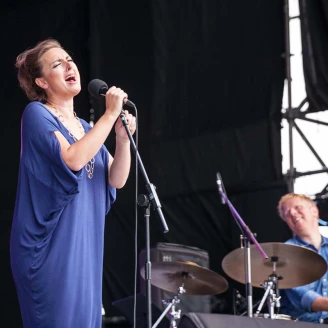 微風佐月光，一起來享受免費爵士樂派對吧！