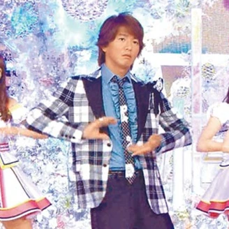 不愧是木村大神!與AKB48共舞扭腰擺臀,嗨翻全場