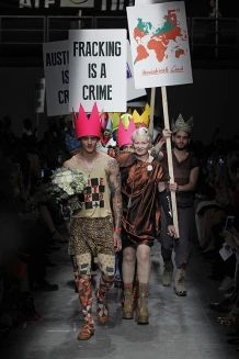 【倫敦時裝週】Vivienne Westwood Red Label：熟女也想捍衛的美好生活