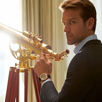 伯爵用時間、穹蒼和明月在錶盤上合譜一闋優美詩歌