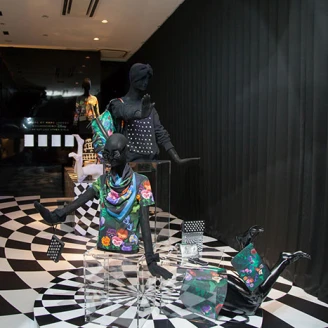  Marc Jacobs 重新詮釋「愛麗絲夢遊仙境」 就是要你與眾不同