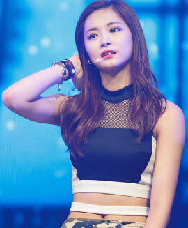 連女生都覺得美!韓團TWICE 16歲台灣成員周子瑜高顏值受封「母胎美女」