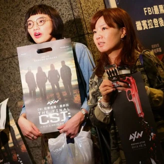 CSI迷配槍上街頭！ 15年後影迷聯手辦案向《CSI犯罪現場》說再見