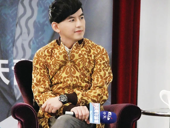 黃子佼:回想那一條長長「寂寞道路」