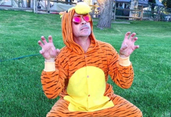 大型男小勞勃道尼扮跳跳虎 背後原因超感人!