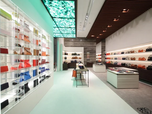 LOEWE全新概念店CASA LOEWE座落信義微風，前衛設計源自Javier Carvajal建築師