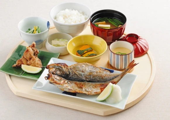 飽足的日本媽媽味，鶿克米Sukumi日式懷舊家庭定食豐足抵台