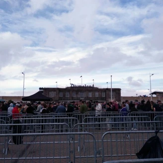 【Vicky Lin 旅英彩妝世界】Dismaland 暗黑樂園 與仙度瑞拉生死與共