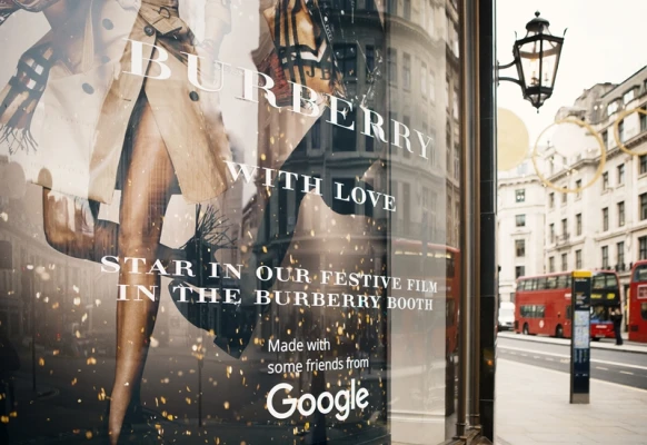 Burberry耶誕影片進階版！邀你與全英國名人一起當主角