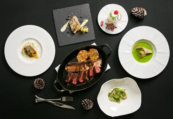 聖誕夜的燭光晚餐，體驗80年代復古氛圍的濃情蜜意