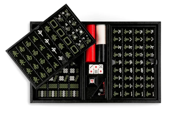 Prada聖誕禮物超貼心！一副麻將讓你從耶誕一路嗨到新年