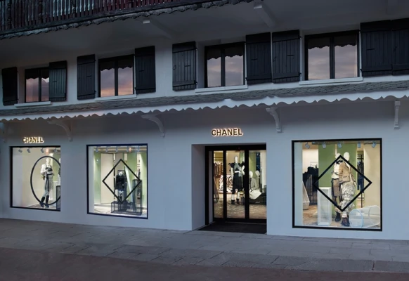 連續七年！香奈兒在阿爾卑斯山谷雪維爾設立臨時概念店