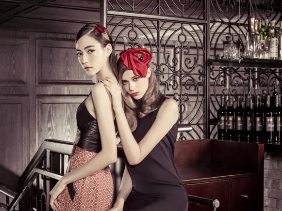 女孩兒必備！情人節夢幻髮飾打造零失誤的約會裝扮