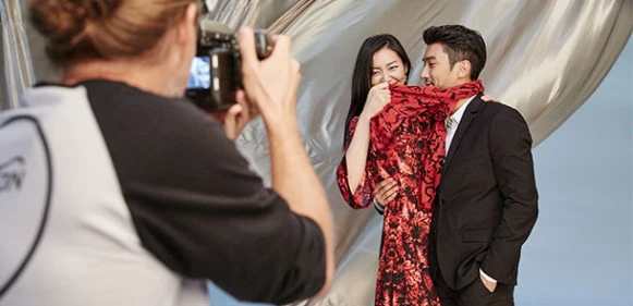 石榴夫婦合體為H&amp;M放閃！始源：「找我們傳達愛與喜悅最適合不過」