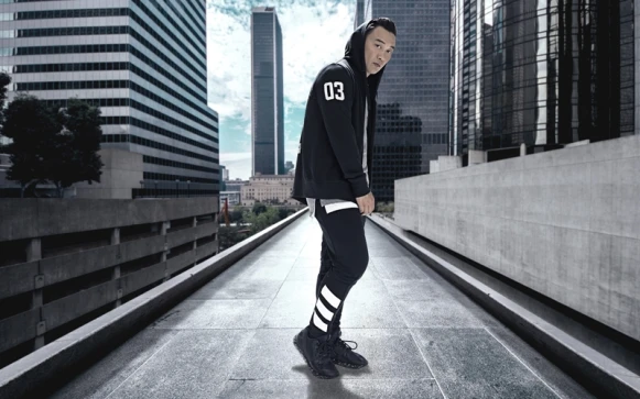 陳奕迅、范冰冰天王天后相較勁！演繹未來新年運動新潮流