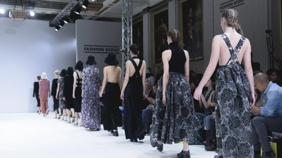 【倫敦時裝週】許瑋甯力挺詹朴 奔倫敦時裝周秋冬大秀