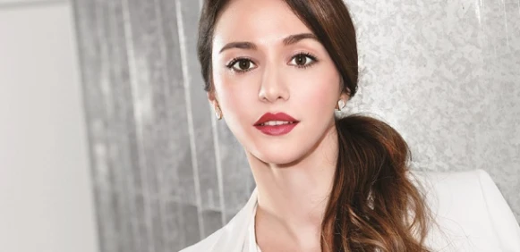 「高跟鞋時代」來臨，能力系勝女強運妝守則！想讓自己成為新年強運女的妳，絕對應該試試2016最IN慾望系美唇。