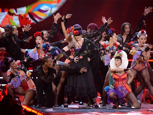 就是明天！天后瑪丹娜將披上GUCCI打造的華麗舞台裝開唱