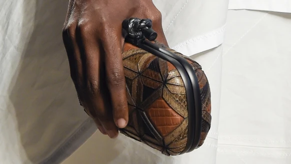 Runway HighLights 春夏配件趨勢看這裡：跟著Bottega Veneta來一趟優雅的冒險旅程