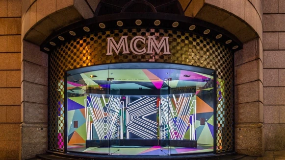 40周年慶！MCM 聯手德國藝術家Tobias Rehberger大玩繽紛萬花筒聯名