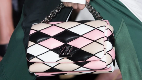 Runway HighLights 春夏配件趨勢看這裡：Louis Vuitton 為你呈現漫畫風格的華麗冒險