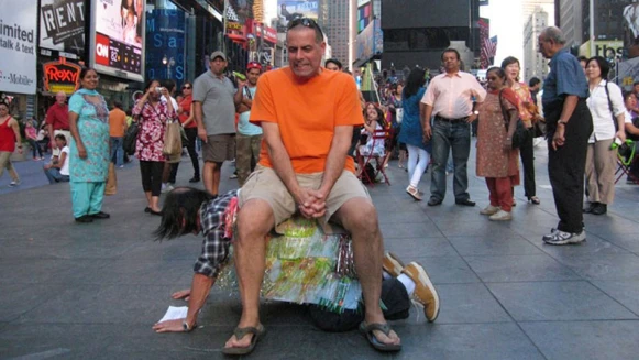 衝擊消費主義的游擊藝術！台北當代藝術館《殺了我或改變－楊金池個展》