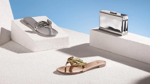 夏天精選奢華平底涼鞋！增添義式慵懶性感風情
